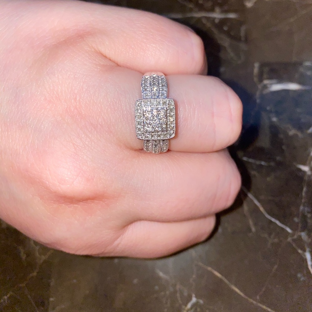 Engagement Diamond ring white